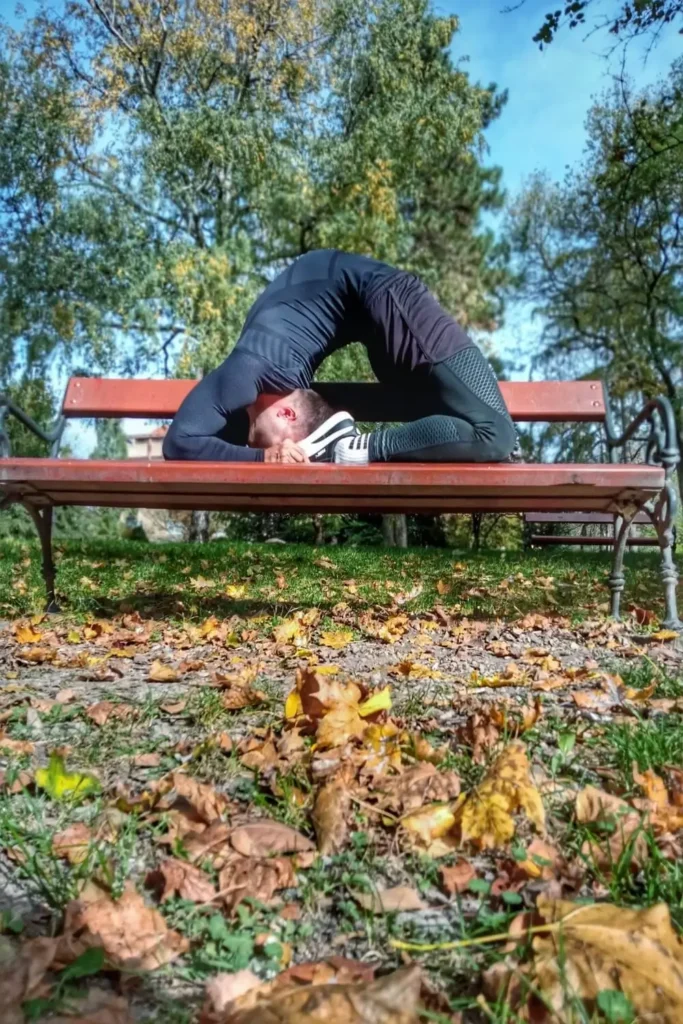 Wheel pose on the bench